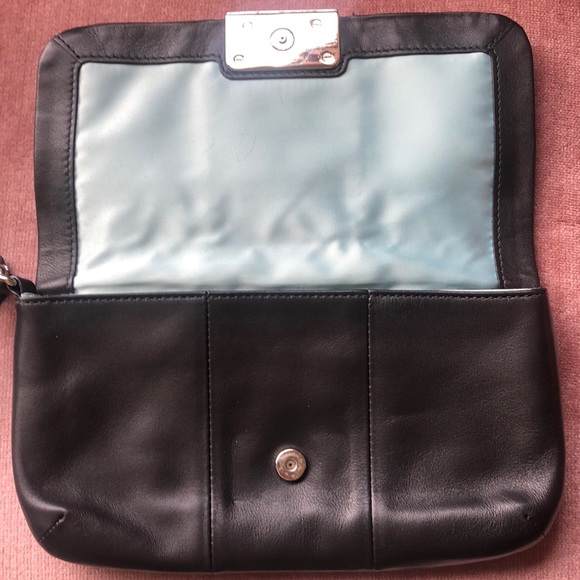 Coach wristlet - Picture 4 of 7